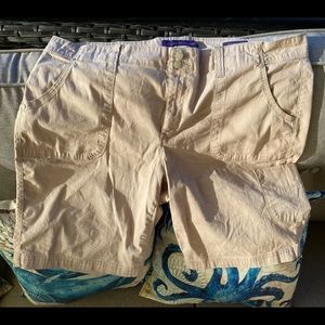 Gloria Vanderbilt size 16W khaki shorts